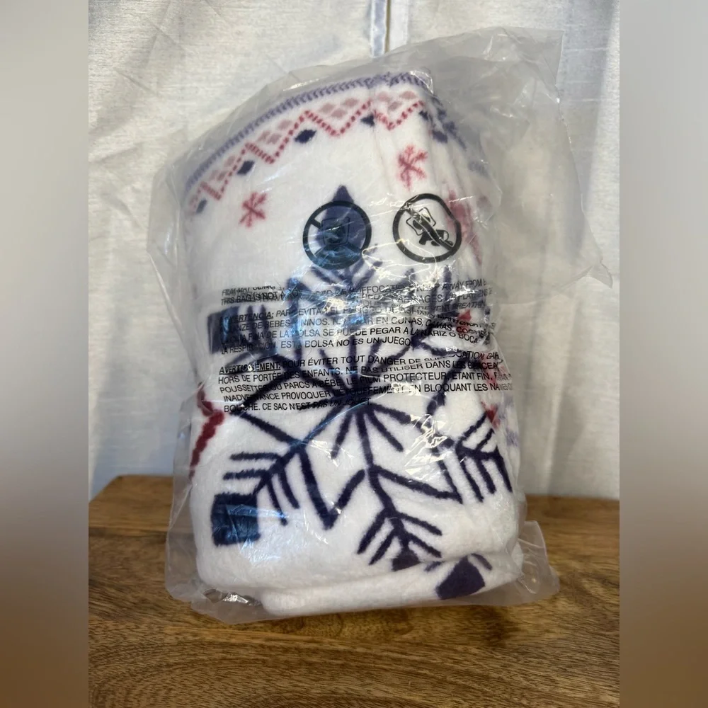 Adore Me Festive White and Navy Blanket